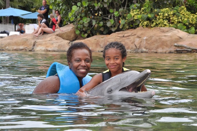 Carmen, her daughter, and a dolphin